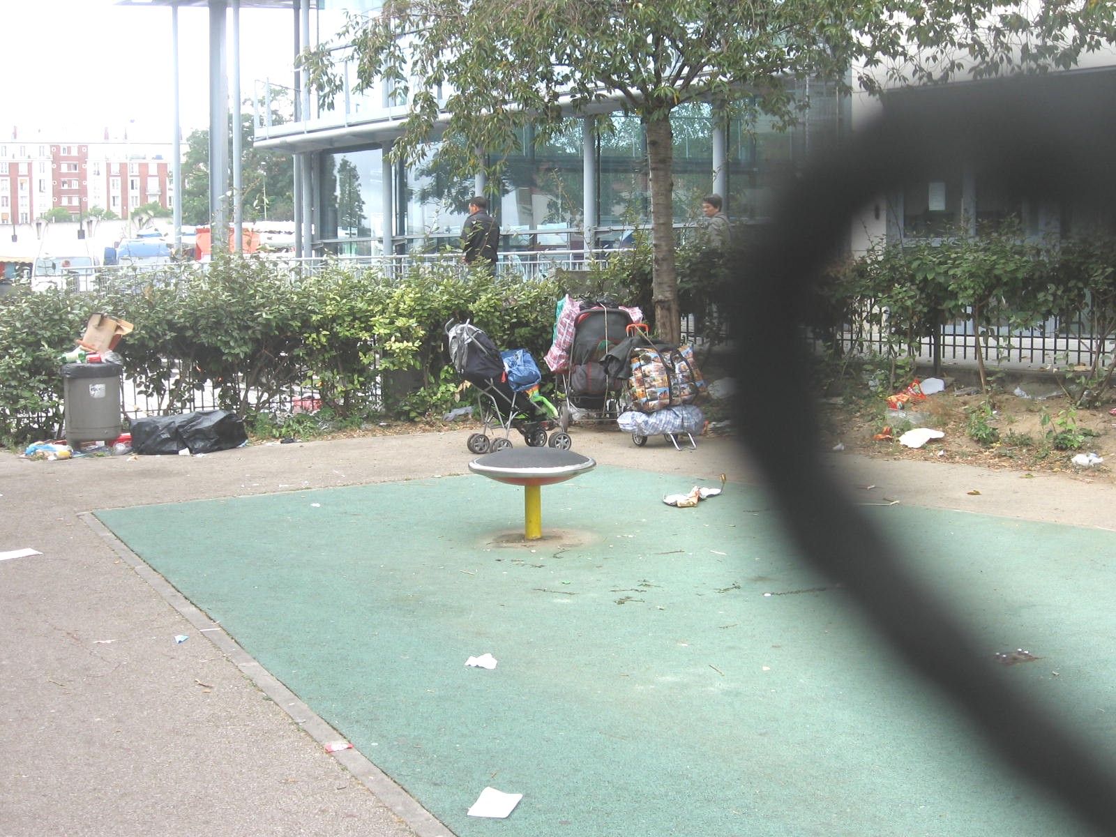 Déchets laissés dans le parc