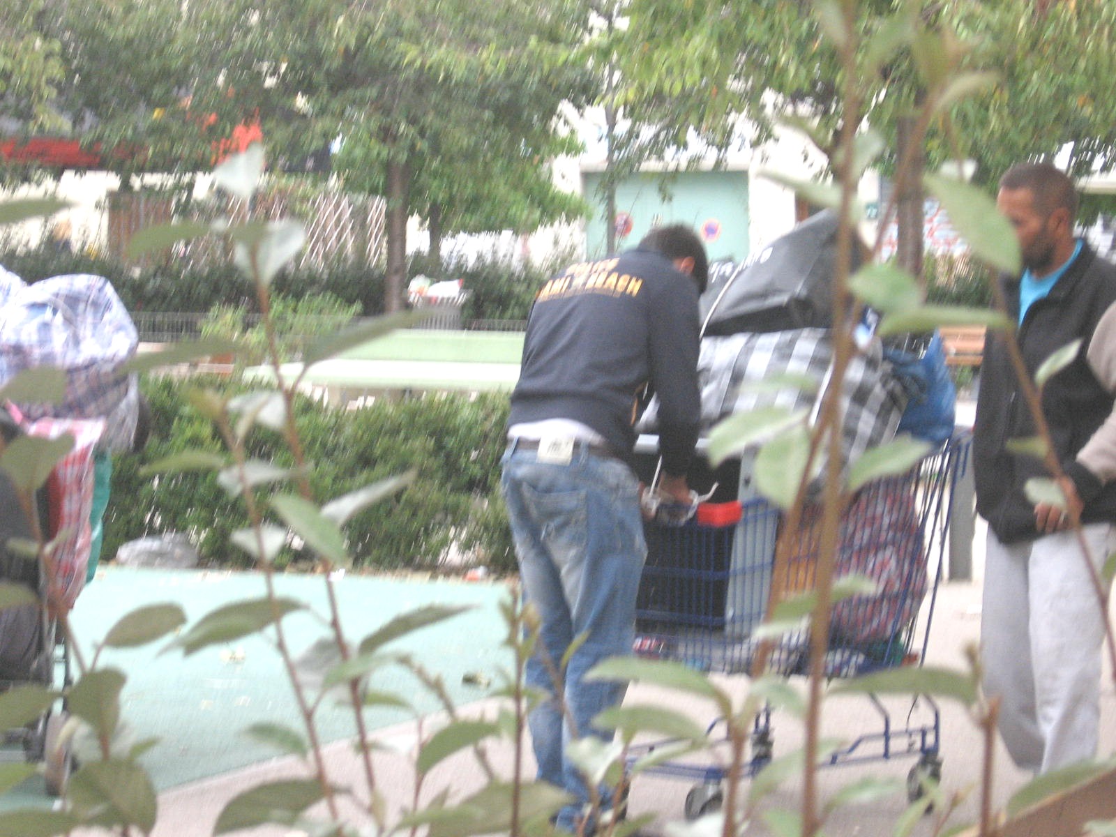 vendeurs à la sauvette dans le parc